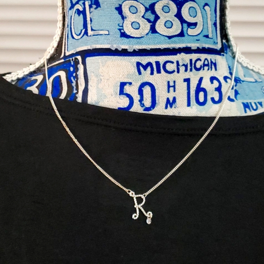 R necklace ❤